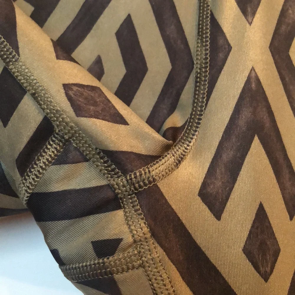 Lululemon run inspire crop leggings ll chevron size 6